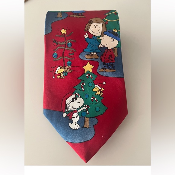 VINTAGE Peanuts Christmas Tie 100% Silk Made In USA Lioness Lucy - Picture 1 of 6